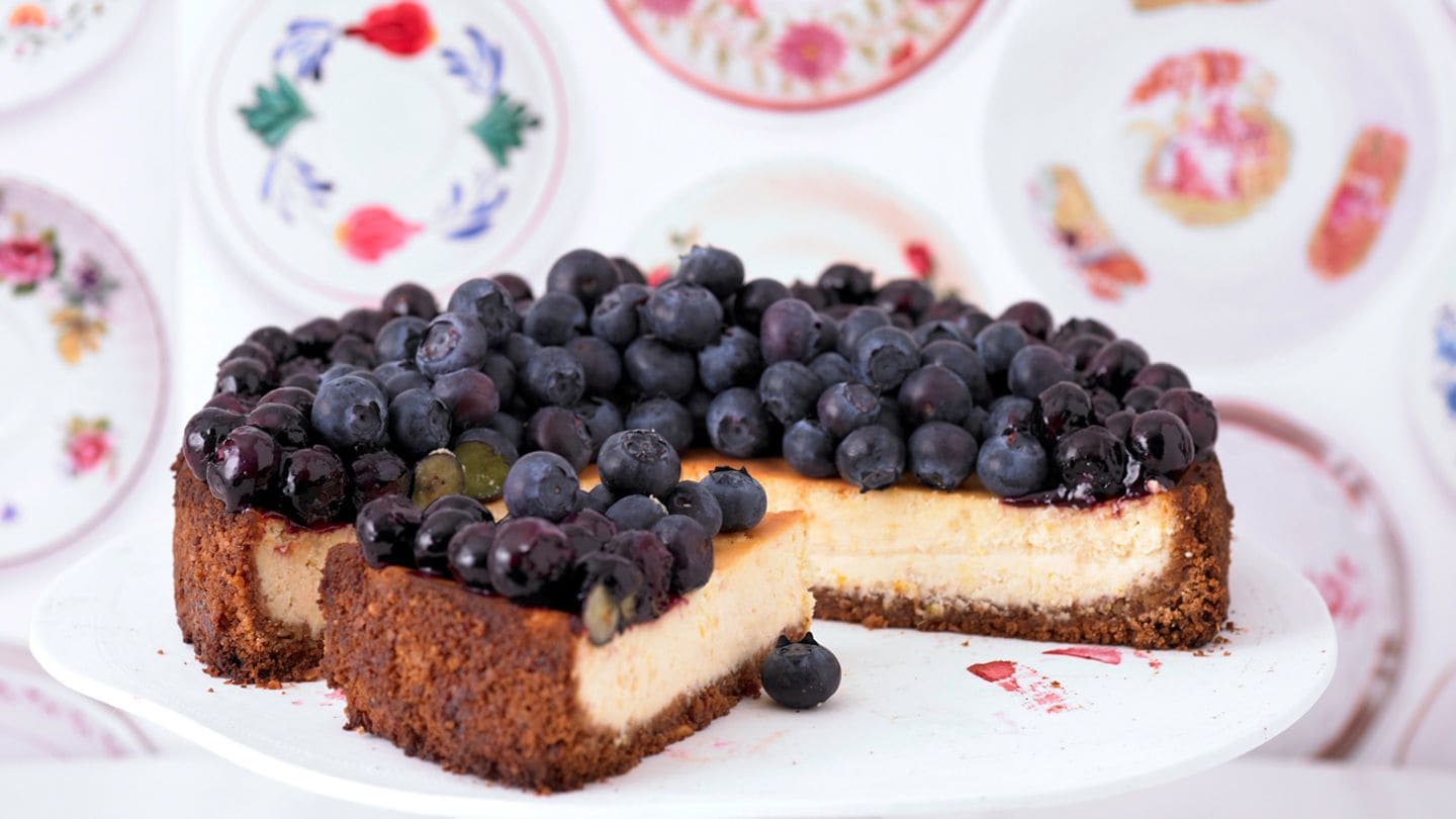 Ingwer-Cheesecake mit Blaubeeren von Cynthia Barcomi Rezept - [LIVING ...