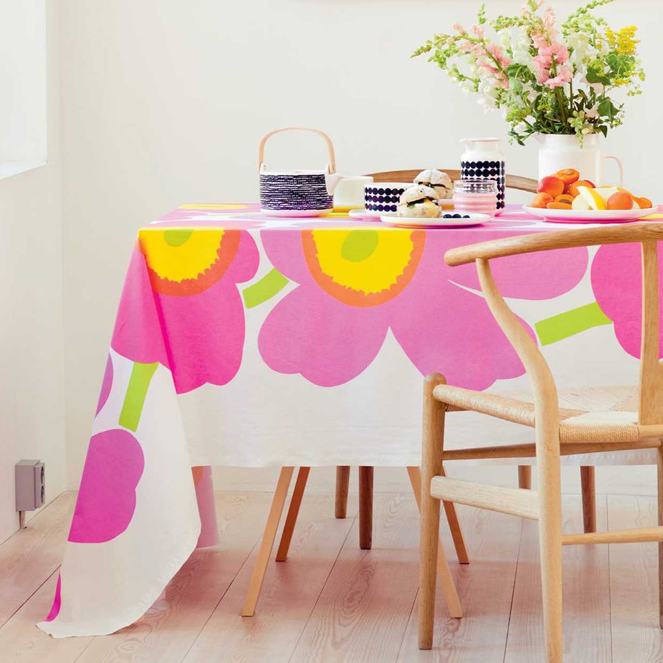 Tischdecke mit Blüten von Marimekko