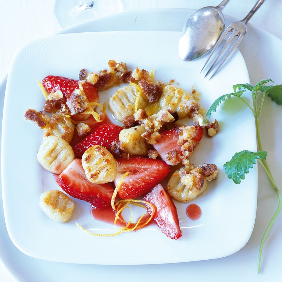 Rezept: Ricotta-Gnocchi mit Erdbeeren