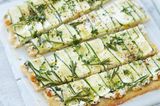 Rezept: Zucchini-Flatbread mit Ziegenfrischkäse