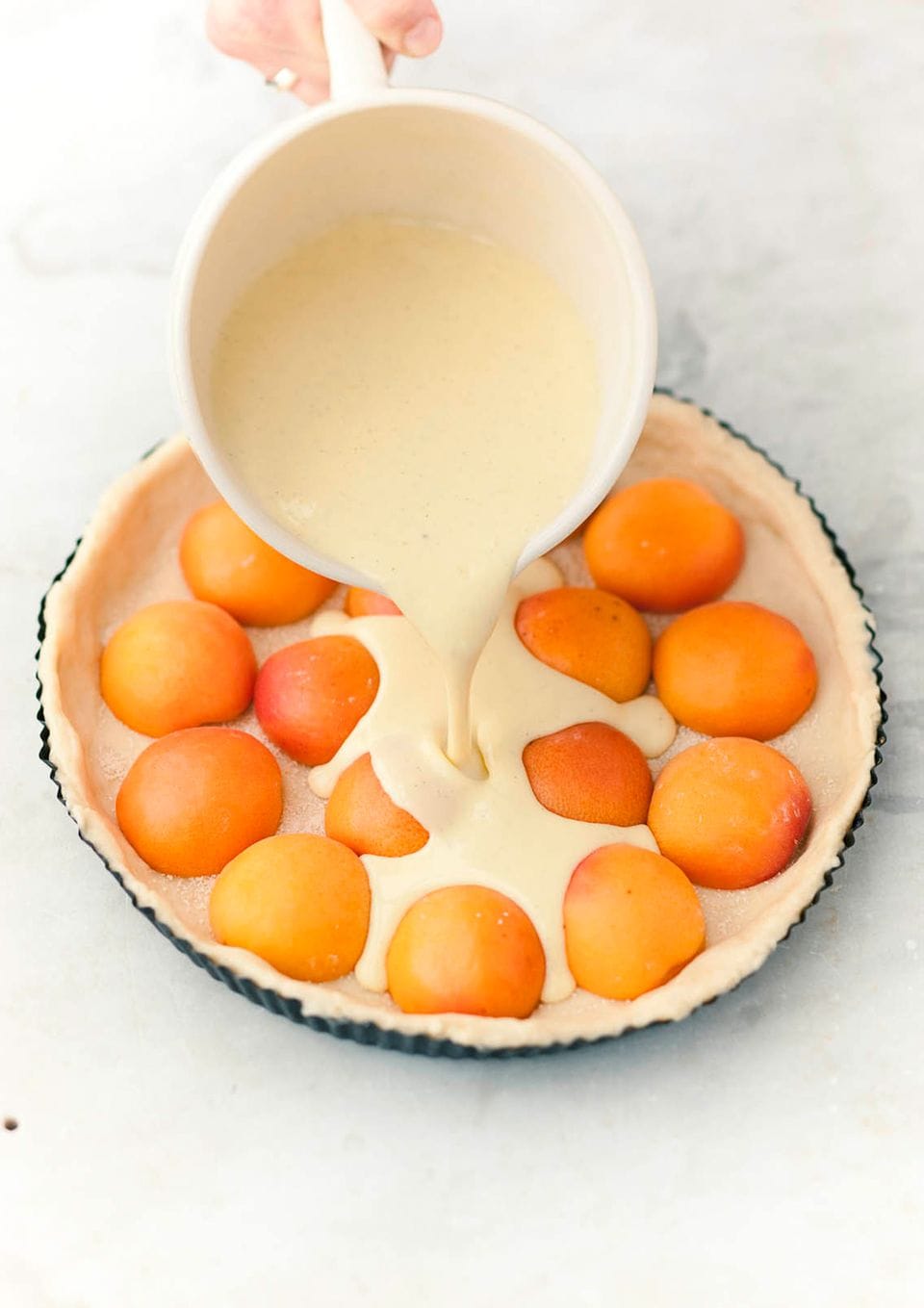 Aprikosenwähe mit Schmandguss zubereiten