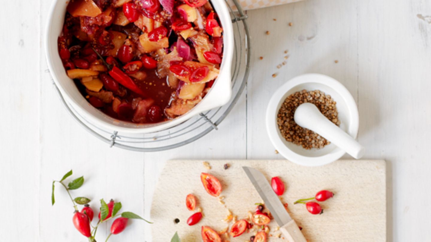 Hagebutten-Chutney Rezept - [LIVING AT HOME]