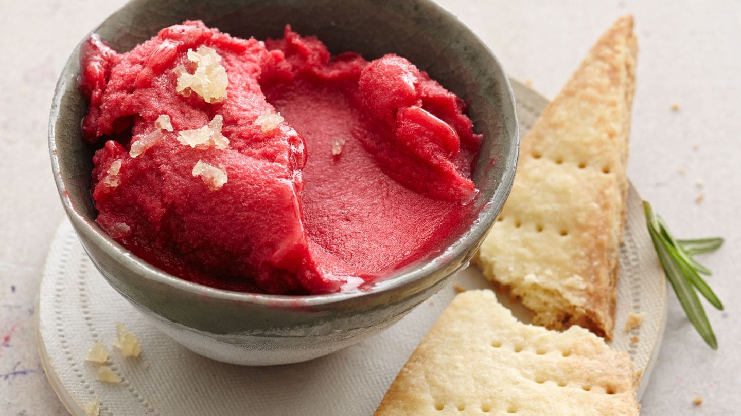 Zwetschgensorbet mit Rosmarin-Shortbread Rezept - [LIVING AT HOME]