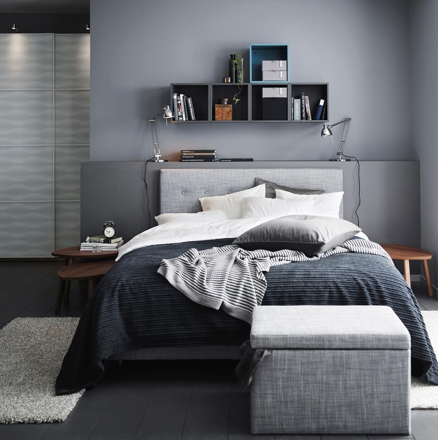 Möbel fürs Schlafzimmer und Boxspringbett von Ikea