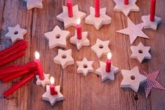 Weihnachtsdeko: Setrnen-Kerzenhalter aus Gips