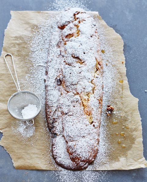 Mandel-Marzipan-Stollen Rezept - [LIVING AT HOME]