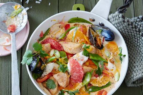 Rezept: Fischcurry mit Grapefruit- und Mandarinenfilets