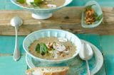 Rezept: Champignon-Suppe mit Ziegenkäse und Salbei