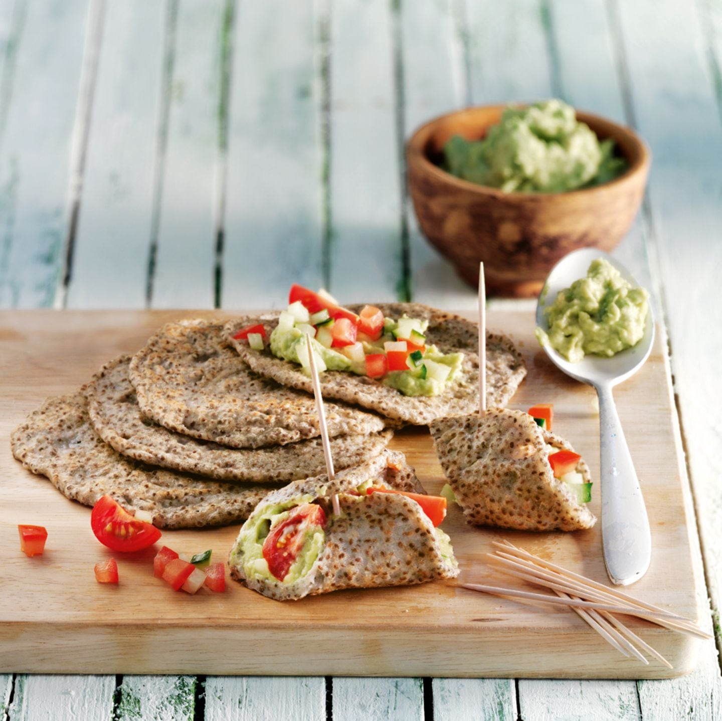 Chia-Wraps mit Avocadocreme Rezept - [LIVING AT HOME]
