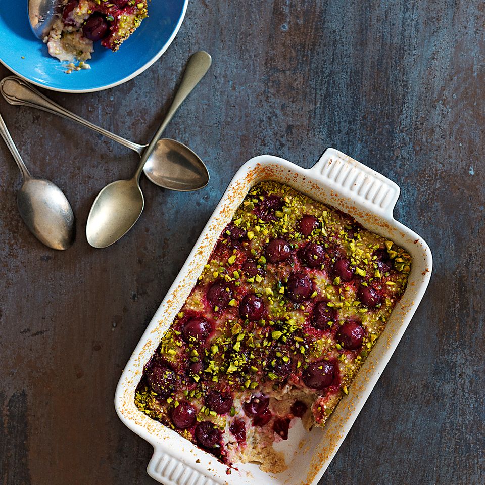 Rezept: Quinoa-Auflauf mit Datteln und Kirschen