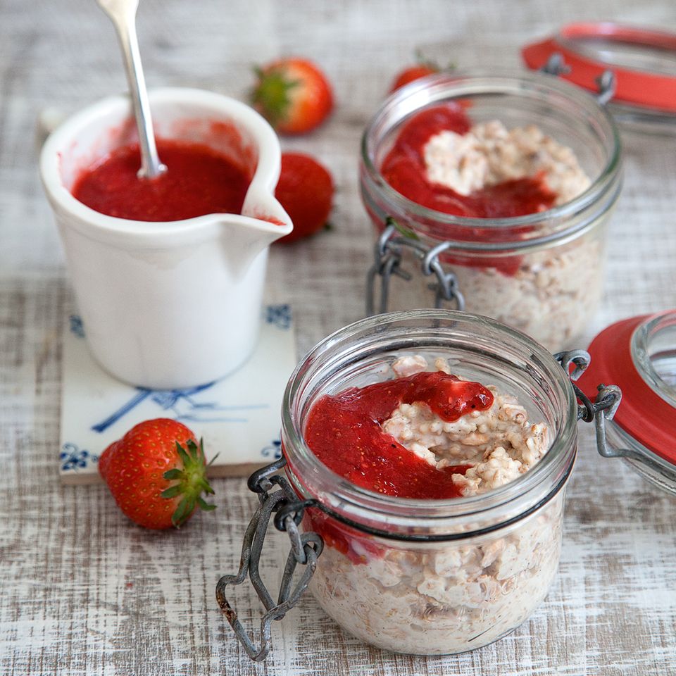 Rezept: Erdbeer-Chia-Müsli im Glas