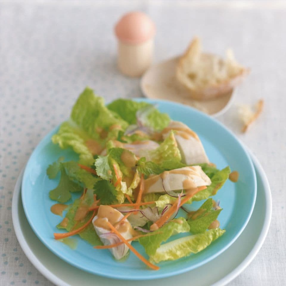 Rezept: Hühnchen auf Salat mit Erdnuss-Sauce