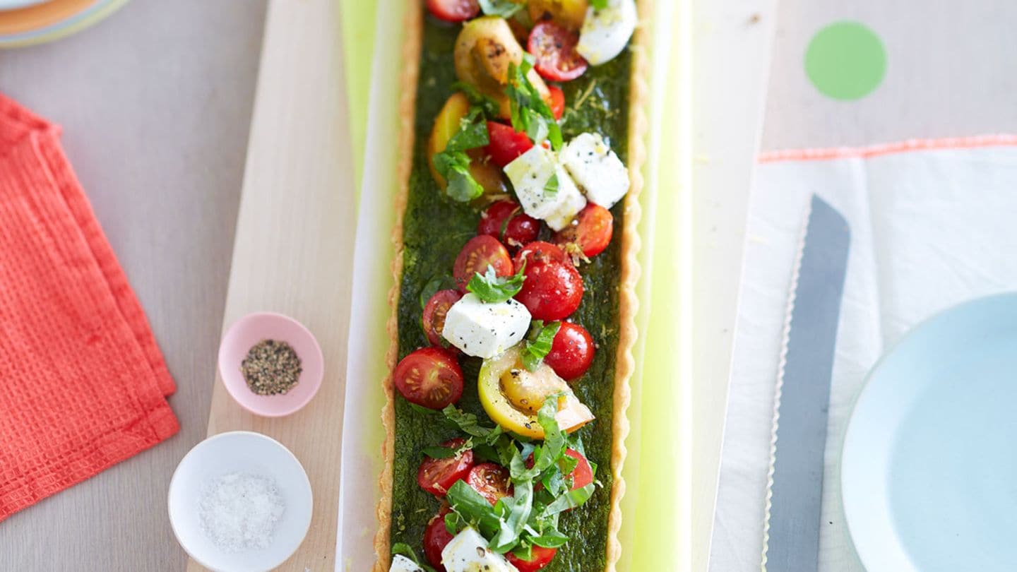 Kräutertarte mit Tomaten und Ziegenfrischkäse Rezept - [LIVING AT HOME]