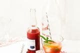 Rezept: Rhabarber-Erdbeer-Sirup mit Minze