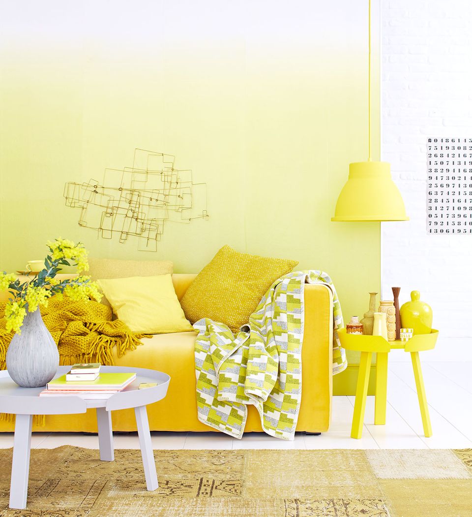 Wandfarbe und Möbel in Gelb