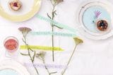 Tischdeko mit Blumen und Masking Tape