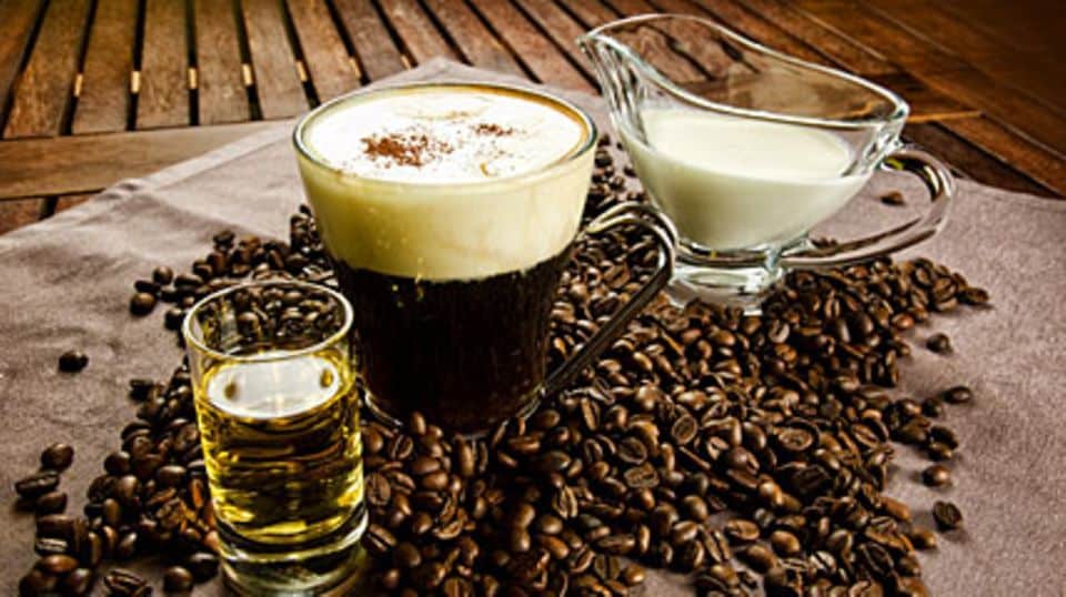 Einen "The John Walker" für 2.500 Euro aus dem Onlineshop von Alexander & James würde man sicher nicht mixen - mit preiswerteren Sorten kann man aber ab und an auch einen Irish Coffee genießen.