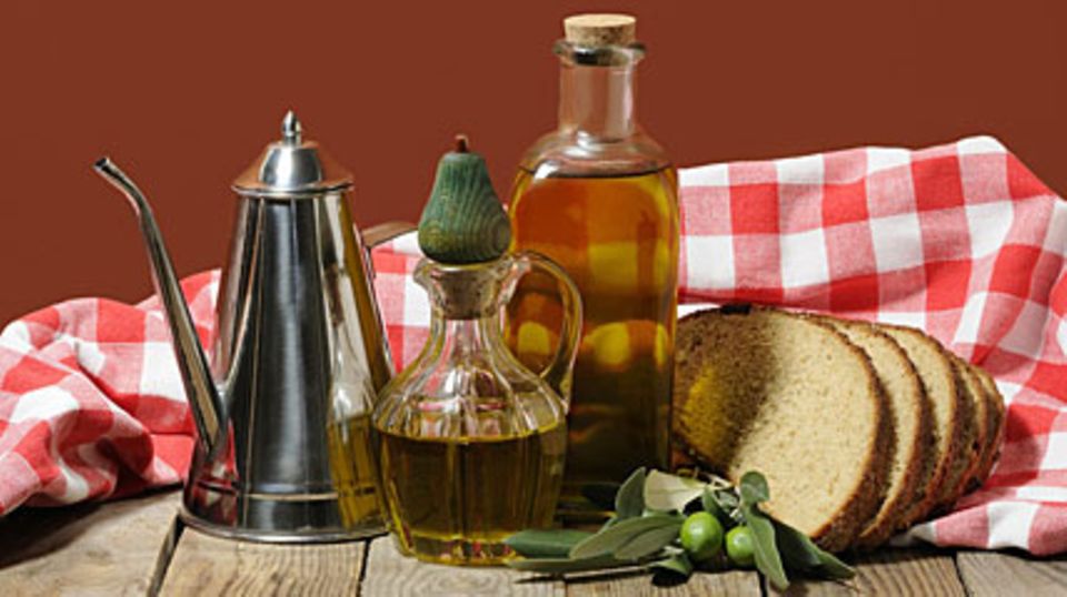 Olivenöl und eine deftige Scheibe Bauernbrot - mehr brauchen Fans des grünen Öls nicht.
