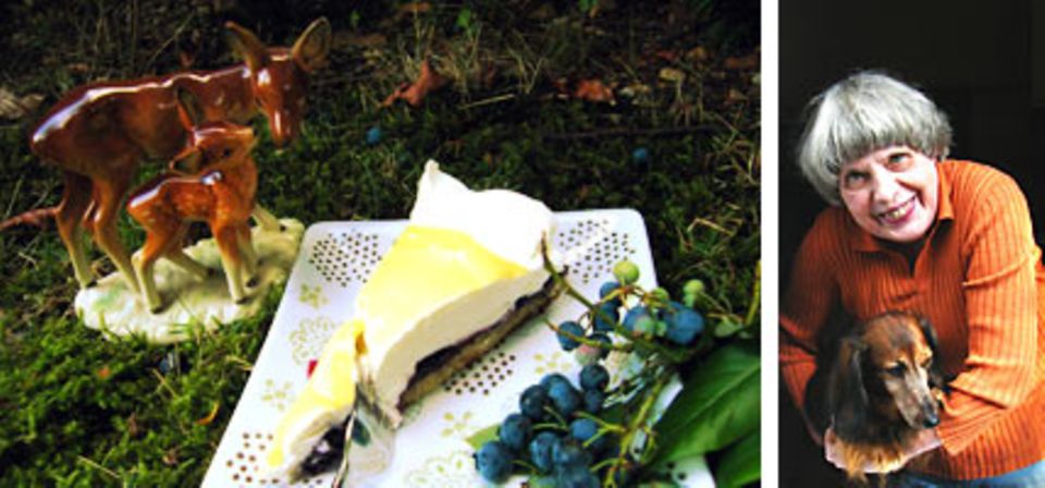 Diese Eierlikör-Heidelbeer-Torte stammt von Profi Heide. Seit den 70er Jahren besitzt sie eine Heidelbeerplantage
