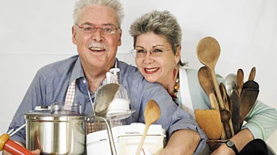 Kochen mit Leidenschaft - das Ehepaar Martina Meuth und Bernd Neuner-Duttenhofer. Bild: Stiftung Warentest