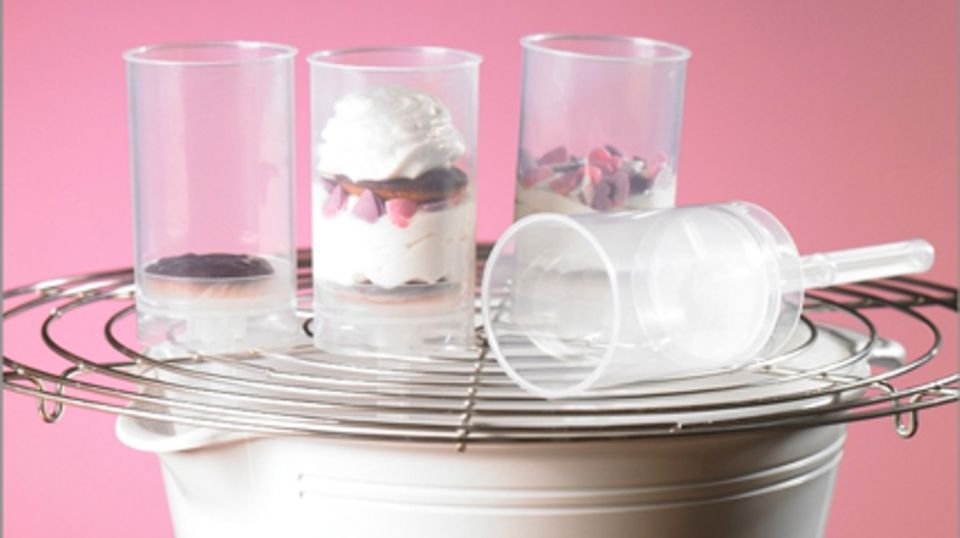 Die Push-up Cakepops lassen sich in der praktischen Form von Dr Oetker einfach und variabel befüllen.