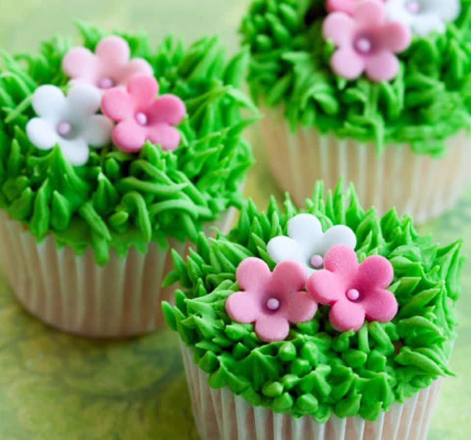 Cupcakes mit Frosting im Blumenwiesen-Look