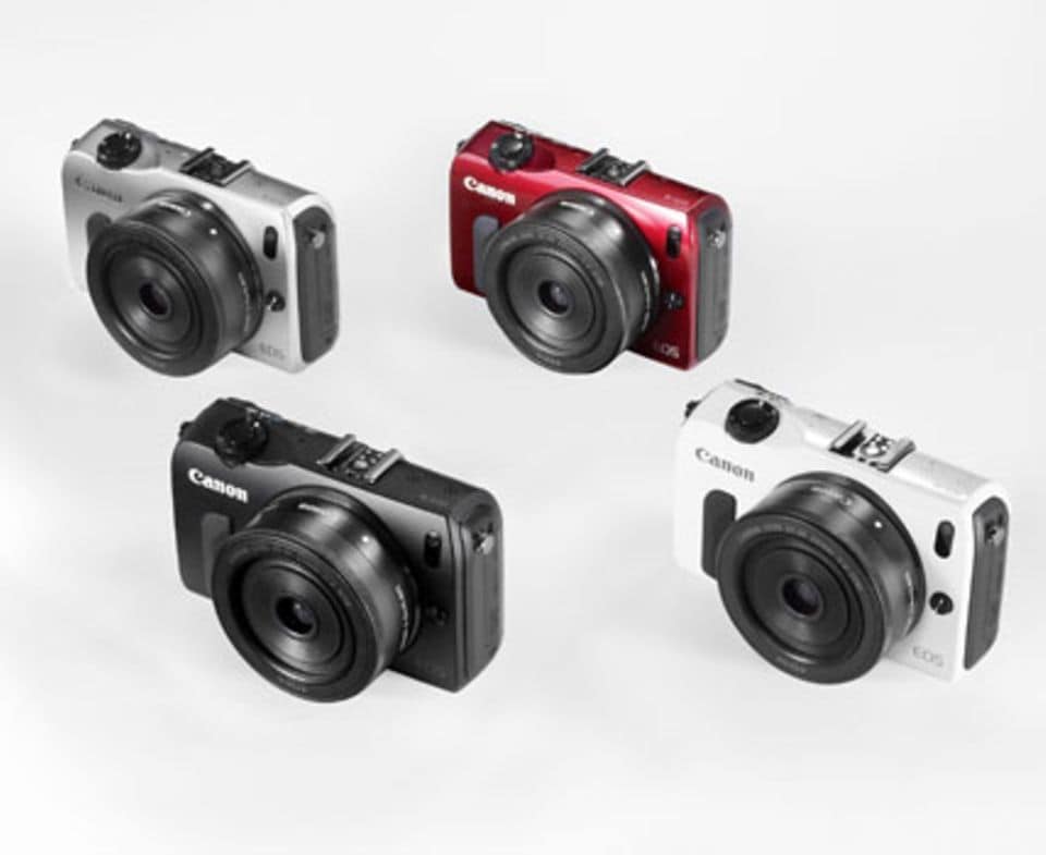 Die Canon EOS M gibt es wahlweise in Silber, Schwarz, Weiß oder Rot.