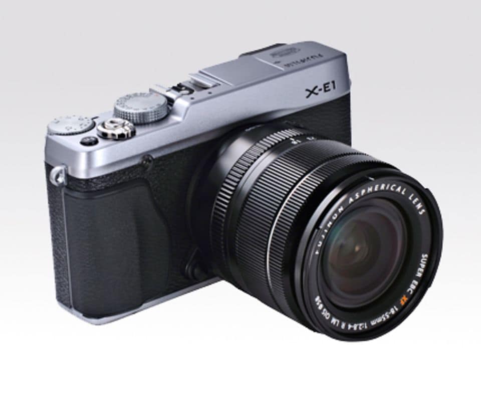 Die Fujifilm X-E1 ist standardmäßig mit einem 18-55mm Objektiv ausgerüstet.