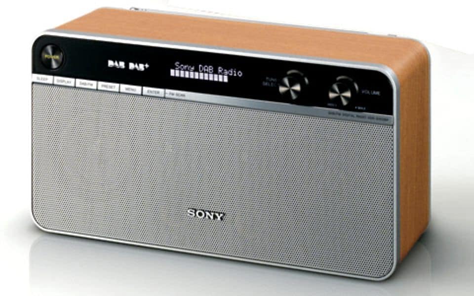 Schicke Schale, moderner Kern: das Retro-Radio XDR-S16DBP von Sony