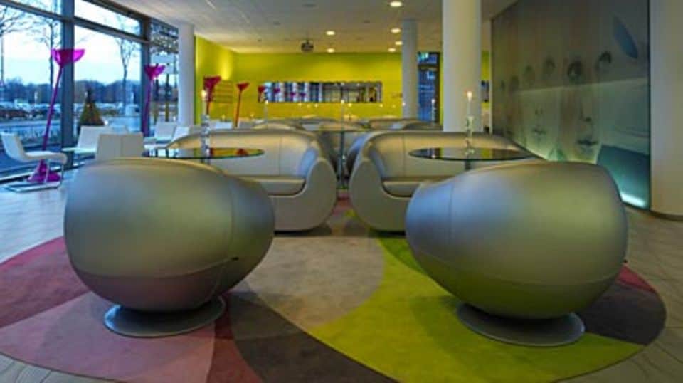 Bunt, frech, futuristisch: Designer Karim Rashid ließ seiner Kreativität im "Prizeotel Bremen-City" freien Lauf. Foto: Prizeotel Bremen-City