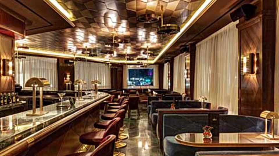 Zeit für einen Drink der amerikanischen "Lang Bar". Foto: Hotel Waldorf Astoria Berlin