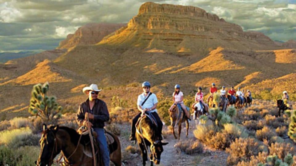 Von der Ranch aus ein Ausflug zu Pferd durch den Grand Canyon. © Heli USA Airways / © Grand Canyon Ranch