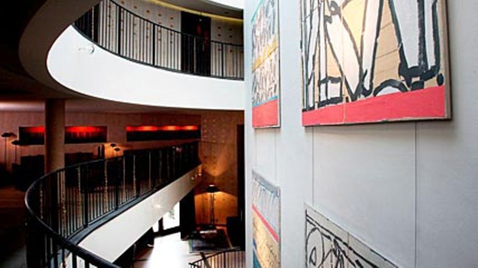Die halbkreisförmige Galerie mit ausgestellten Kunstwerken. Foto: Hotel Square