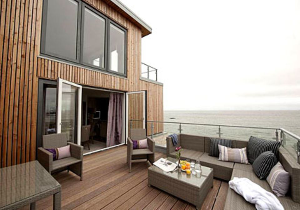 Viel Platz bieten die Terrassen im Hotel Strand.