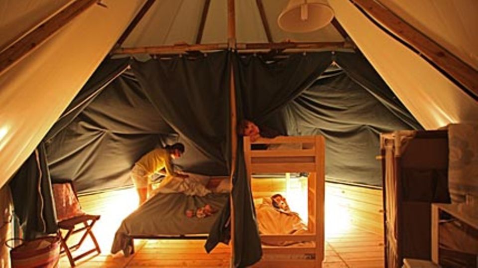 Campen mit hohem Standard. Je nach Größe der Familie gibt es auch Doppel-Tipis. Foto: Original Camping