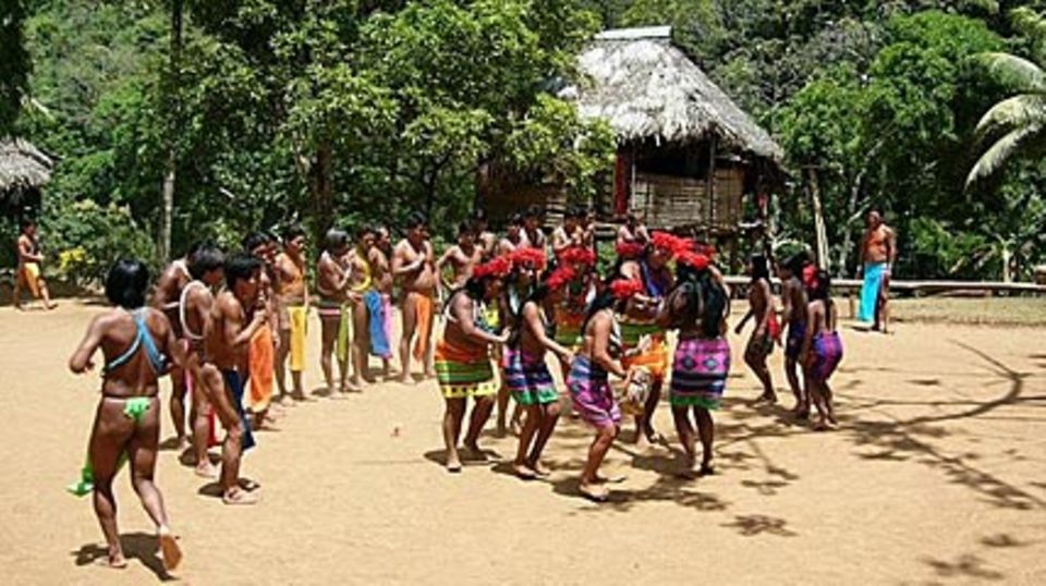 Südamerikanische Embera-Indianer. Foto: Panameo