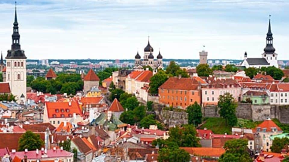 Ebenfalls wunderschön: Die Altstadt von Tallinn mit ihren roten Dächern.
