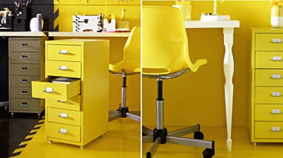 Leuchtendes Gelb im Arbeitszimmer : "Helmer" und "Snille" mit dem weißen Schreibtisch "Nipen". Fotos: Ikea