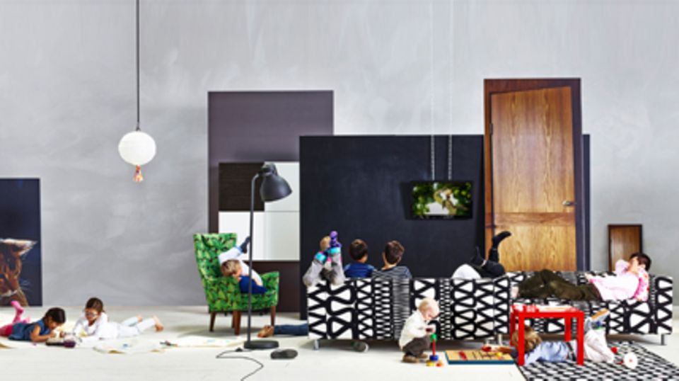 Im Ikea Katalog für 2014 gibt es viele neue Produkte für das Leben mit Kindern. Fotos: Ikea