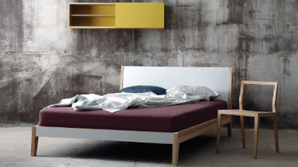 Das Massivholz Bett der Designmarke "Mint" ist eines der beliebtesten Produkte im Green Living Online-Shop.