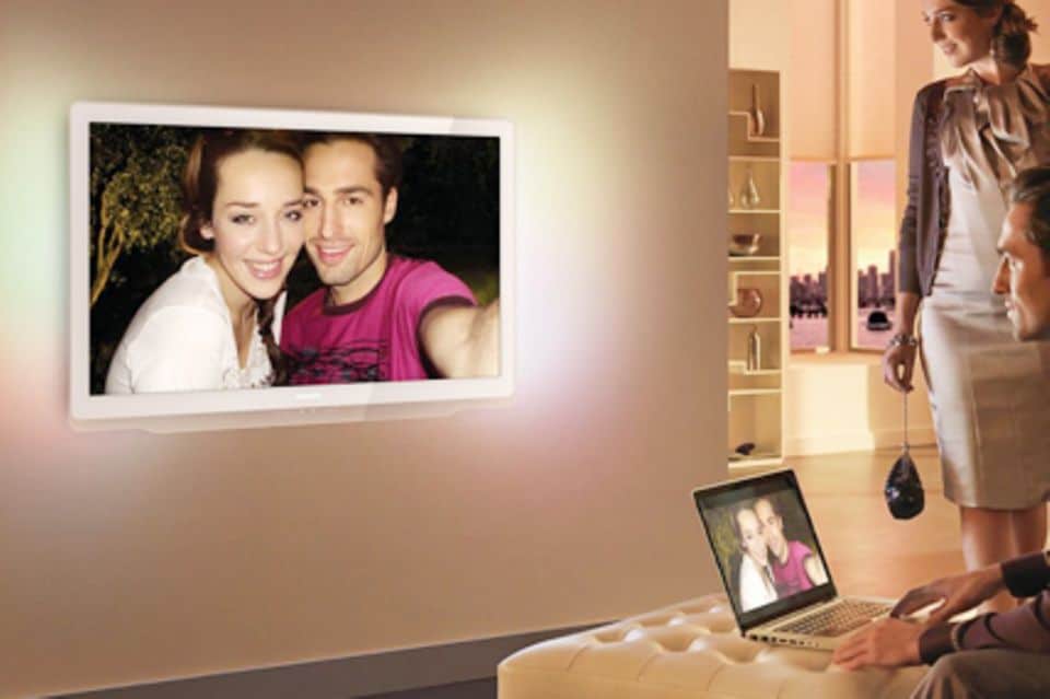 Philips Fernseher mit Smart TV: Dank Streaming-Technologie kann man Fotos und Videos auf dem Fernseher betrachten.