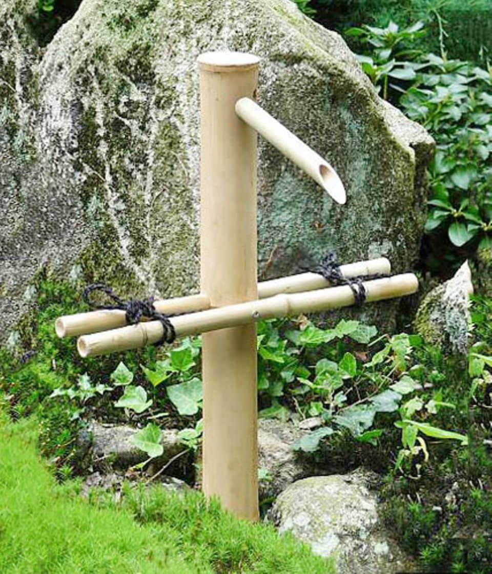 Gartendeko aus Bambus: Wasserspiel im asiatischen Stil