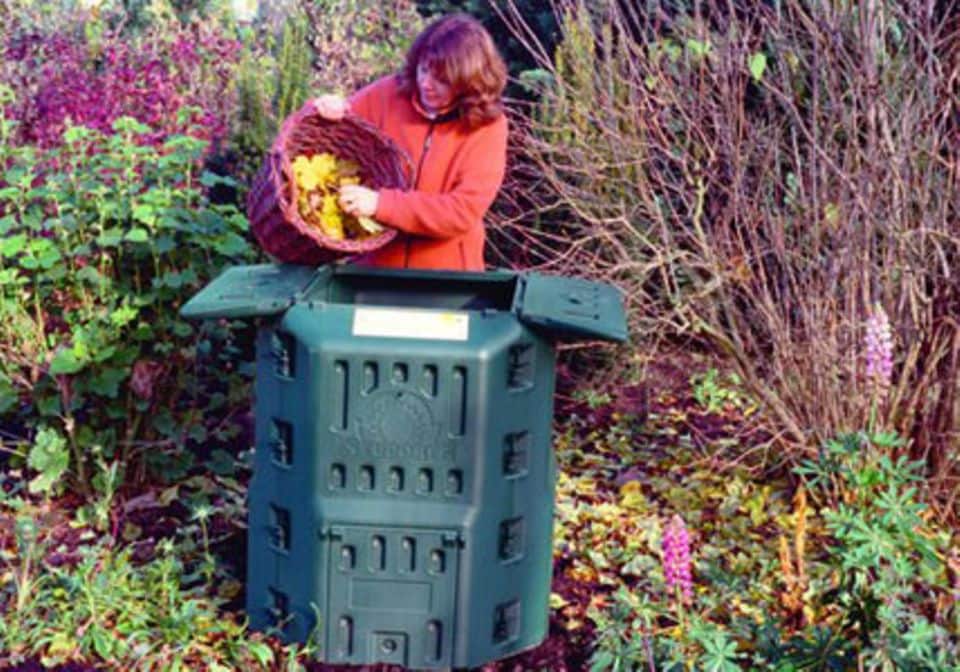 Kompost auf die Schnelle: Ein Thermokomposter (z.B. von Neudorff) lohnt sich vor allem für kleine Gärten.