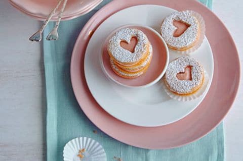 So hübsch und so lecker: Die Kekse mit rosa Herz.