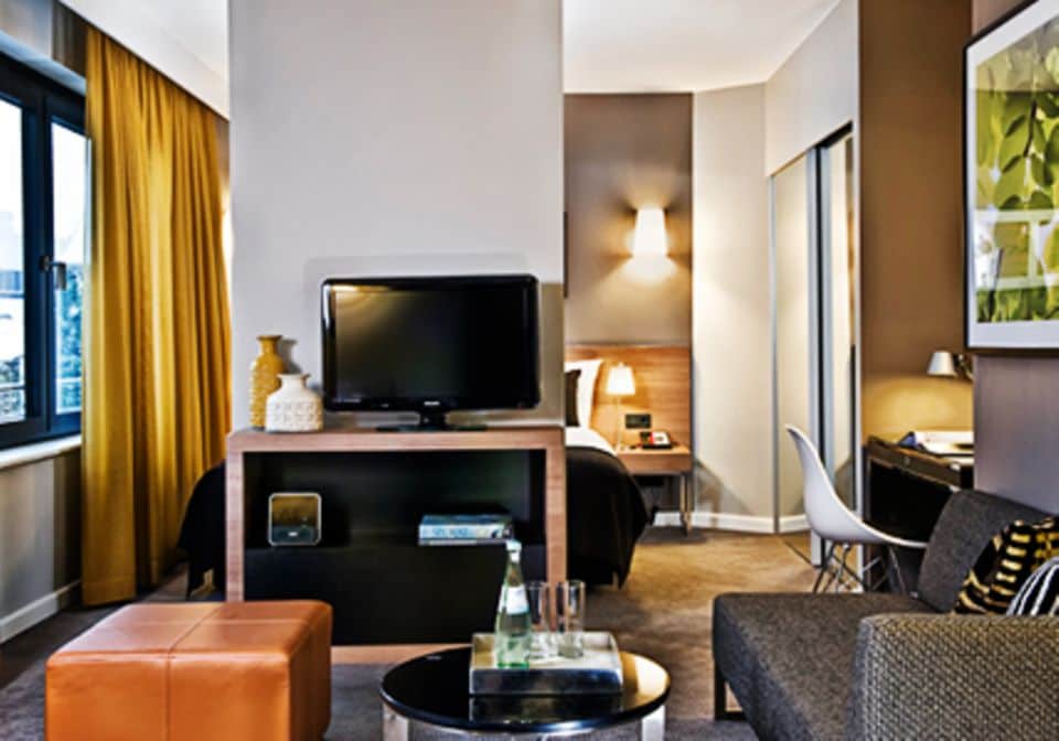Die Apartments sind komfortabel ausgestattet: Flachbildfernseher, bequeme Sofas und eine Küche bzw. Minibar gehören zur Ausstattung dazu.