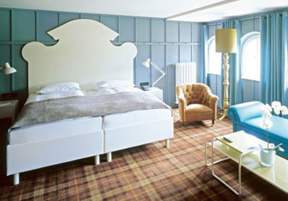 Die Zimmer des Hotels "Kranzbach" wurden originell und kreativ eingerichtet - natürlich im britischen Stil.