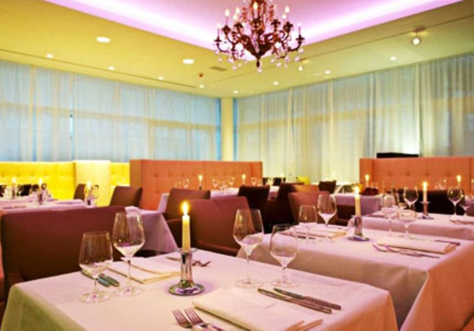 Im Restaurant genießt man internationale Gourmet-Küche in festlichem Ambiente.
