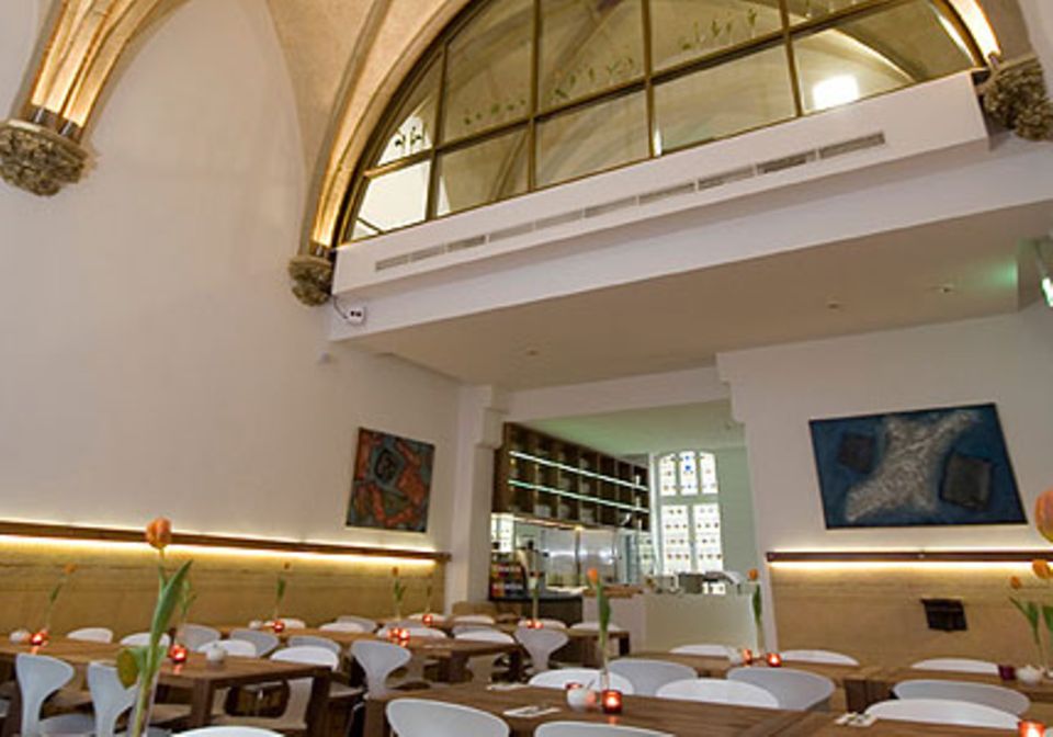Imposant ist die Kuppel des Restaurants im Hopper Hotel St. Josef.
