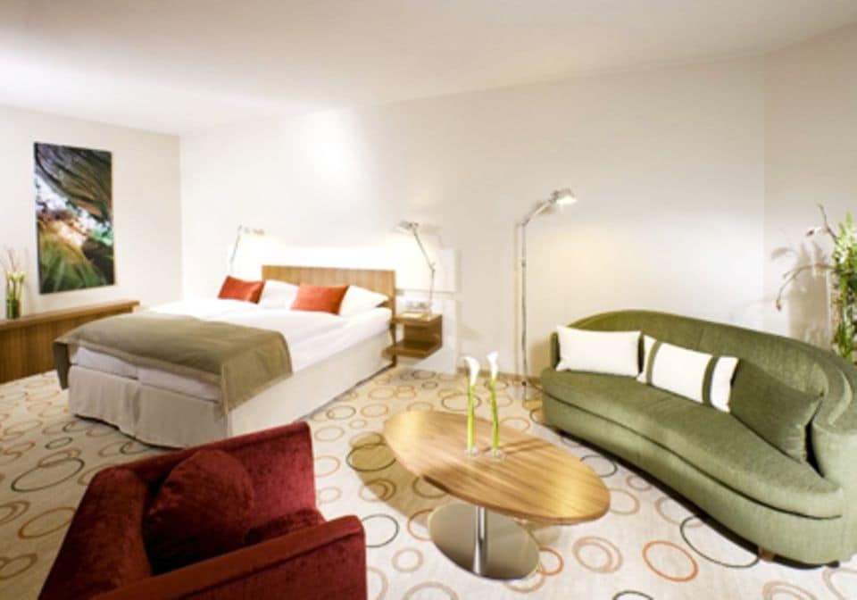 Warme, natürliche Farben bestimmen das Ambiente der Zimmer im Hotel "Nikko".