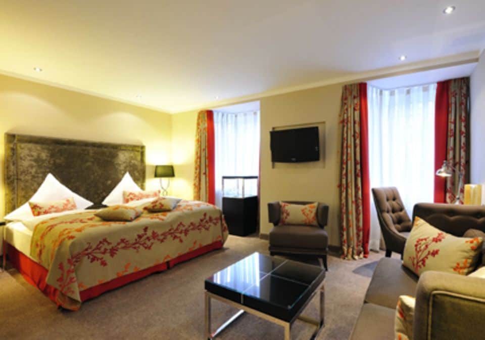 Stilvoll: die Hotelzimmer überzeugen mit tollen Textilien, schönen Möbeln und warmen Farben.